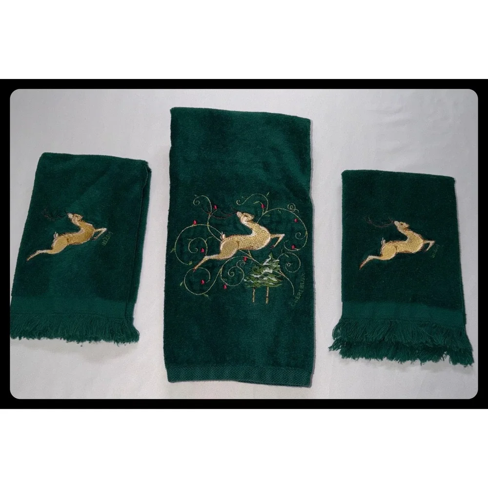 Vintage Grand Prix by Avanti Christmas Reindeer Towel Set Green Embroidered